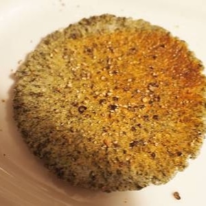 マヨ黒胡椒の焼き煎餅
